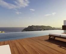 Imagen costera de Águilas, Murcia, con playa de arena, palmeras, mar turquesa y vistas al casco urbano.